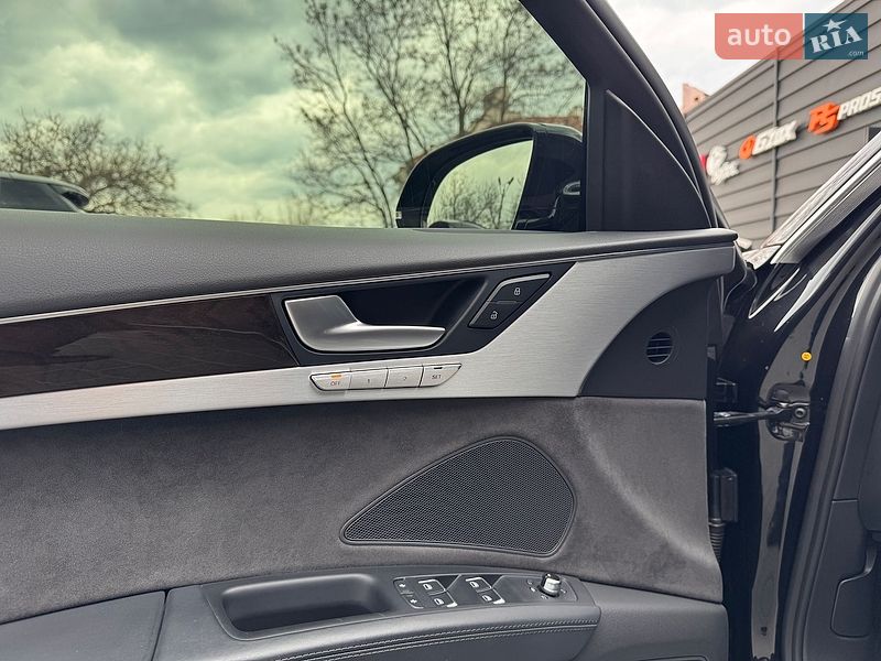 Седан Audi A8 2015 в Одессе
