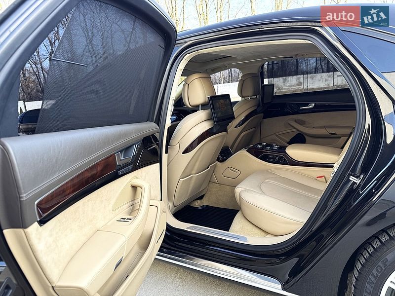 Седан Audi A8 2013 в Луцьку