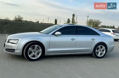 Седан Audi A8 2012 в Вараше