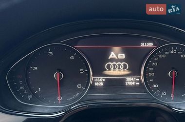 Седан Audi A8 2012 в Вараше