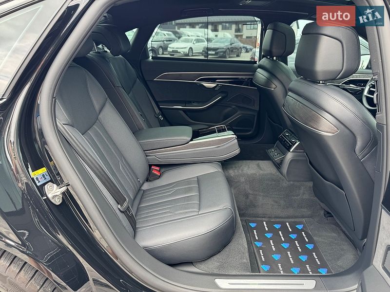 Седан Audi A8 2024 в Рівному