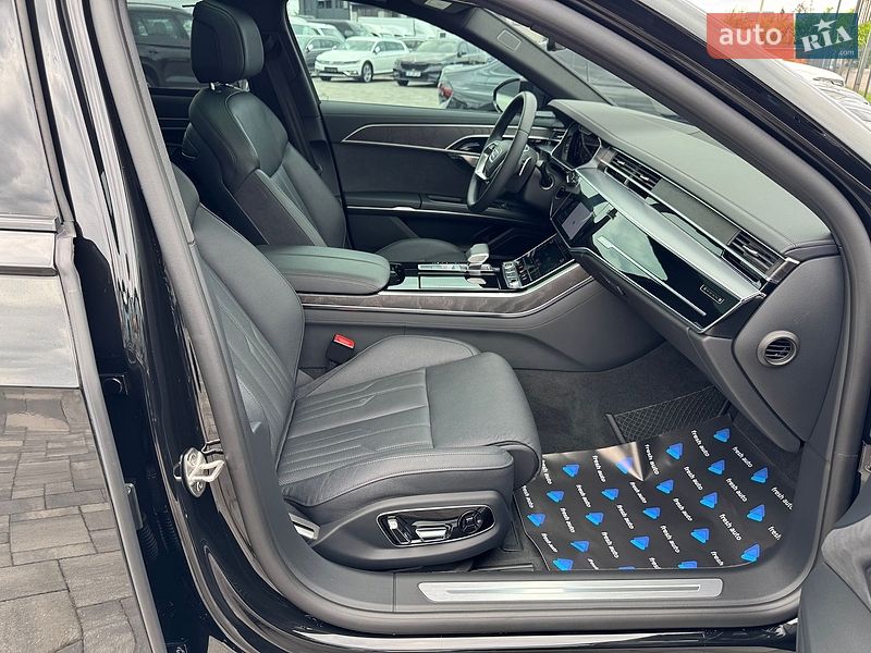 Седан Audi A8 2024 в Рівному