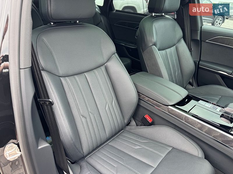 Седан Audi A8 2024 в Рівному