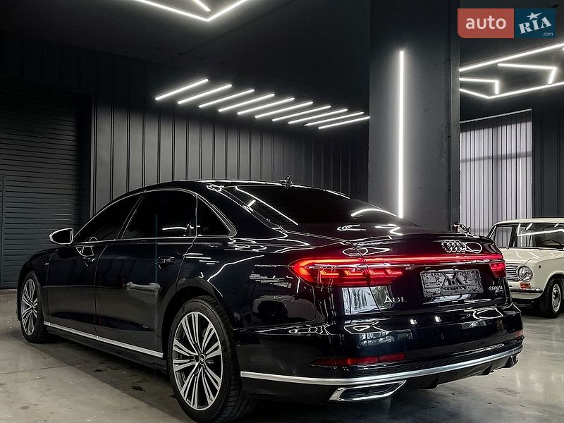 Седан Audi A8 2021 в Киеве