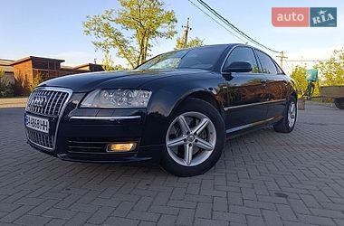 Седан Audi A8 2005 в Золочеве