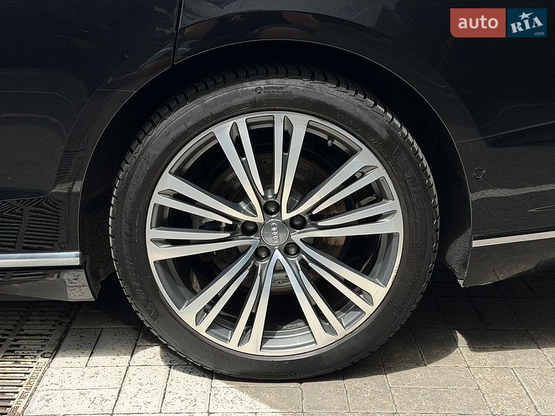 Седан Audi A8 2018 в Киеве