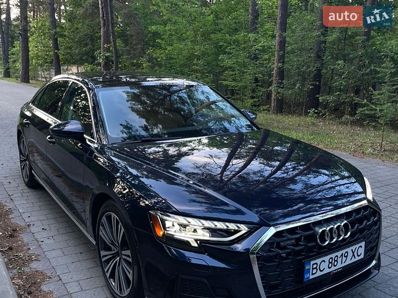 Седан Audi A8 2023 в Львові