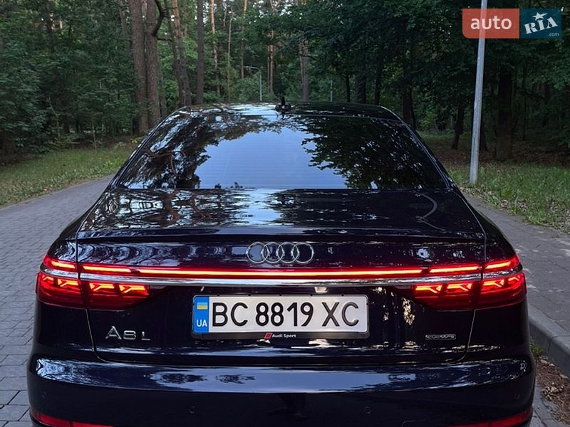 Седан Audi A8 2023 в Львове