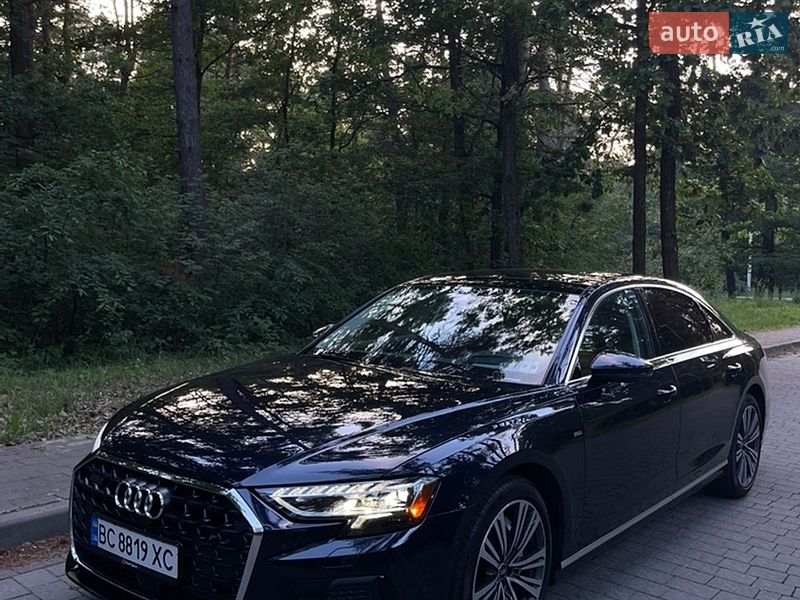 Седан Audi A8 2023 в Львове