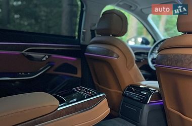 Седан Audi A8 2023 в Львове