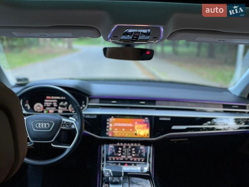 Седан Audi A8 2023 в Львове