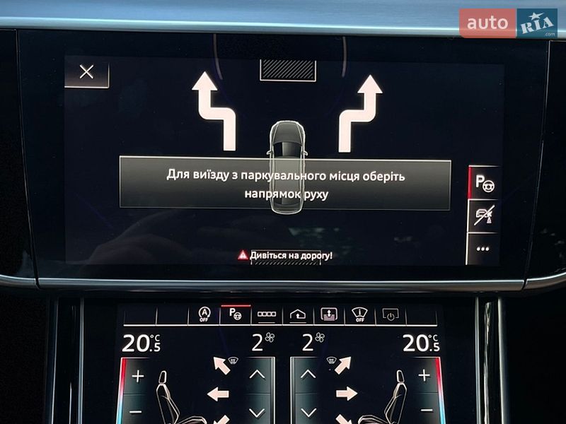 Седан Audi A8 2023 в Львове