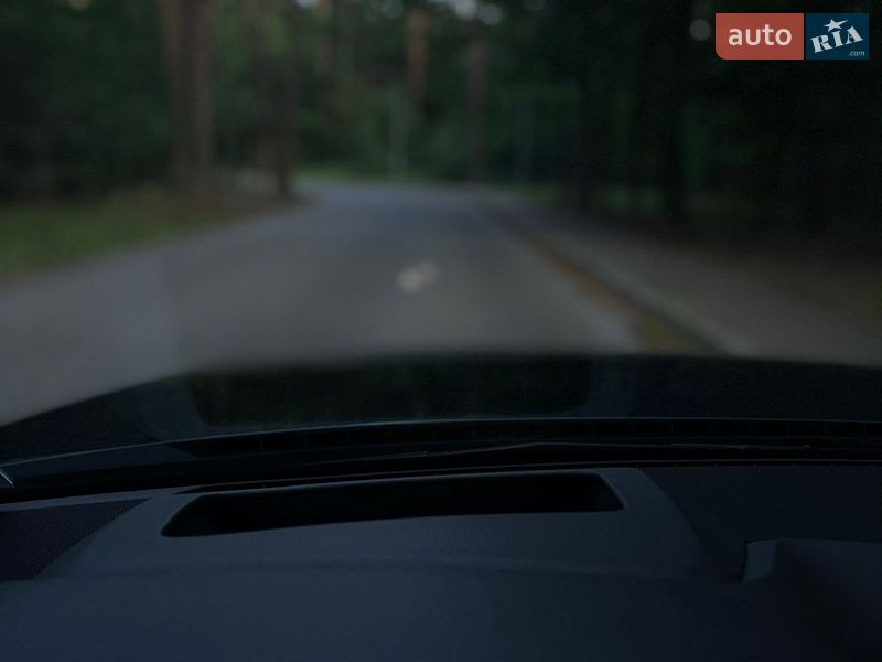 Седан Audi A8 2023 в Львове