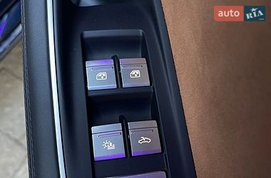 Седан Audi A8 2023 в Львове