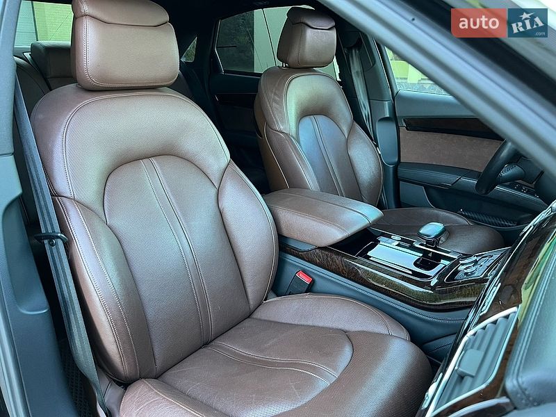 Седан Audi A8 2014 в Тячеві