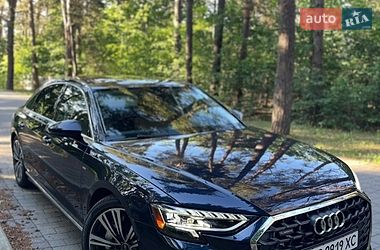 Седан Audi A8 2023 в Львове