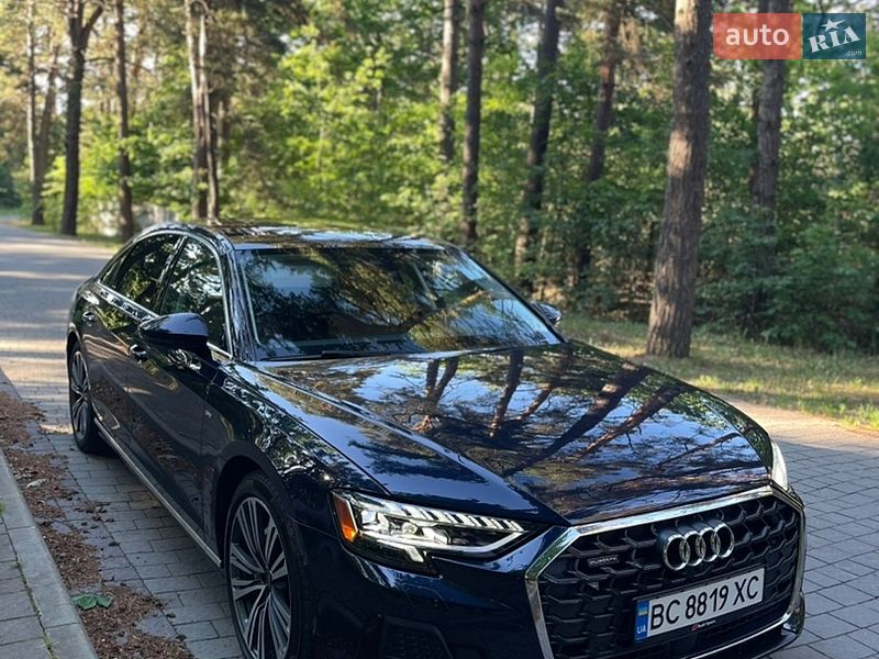 Седан Audi A8 2023 в Львове