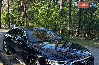 Седан Audi A8 2023 в Львове