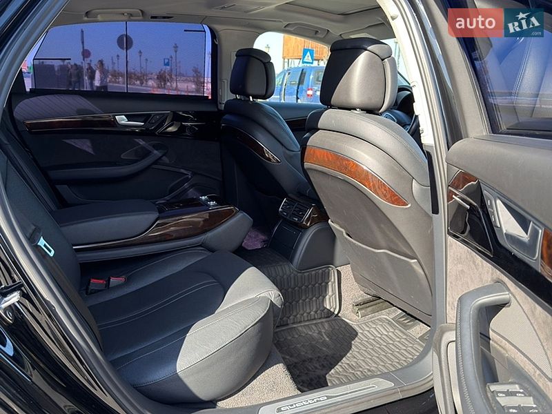 Седан Audi A8 2016 в Благовіщенську