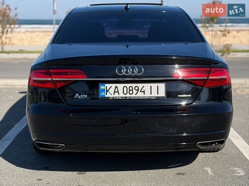 Седан Audi A8 2016 в Благовіщенську