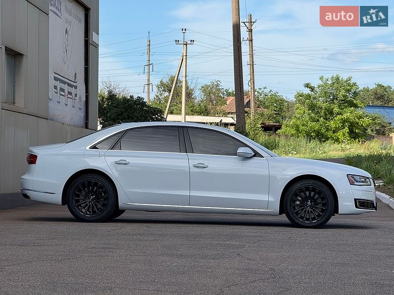 Седан Audi A8 2016 в Кривому Розі