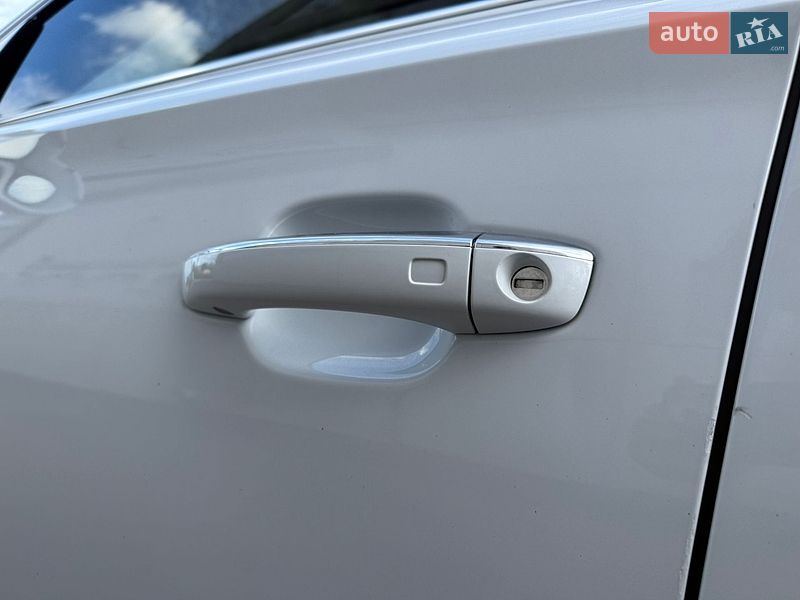 Седан Audi A8 2016 в Кривому Розі