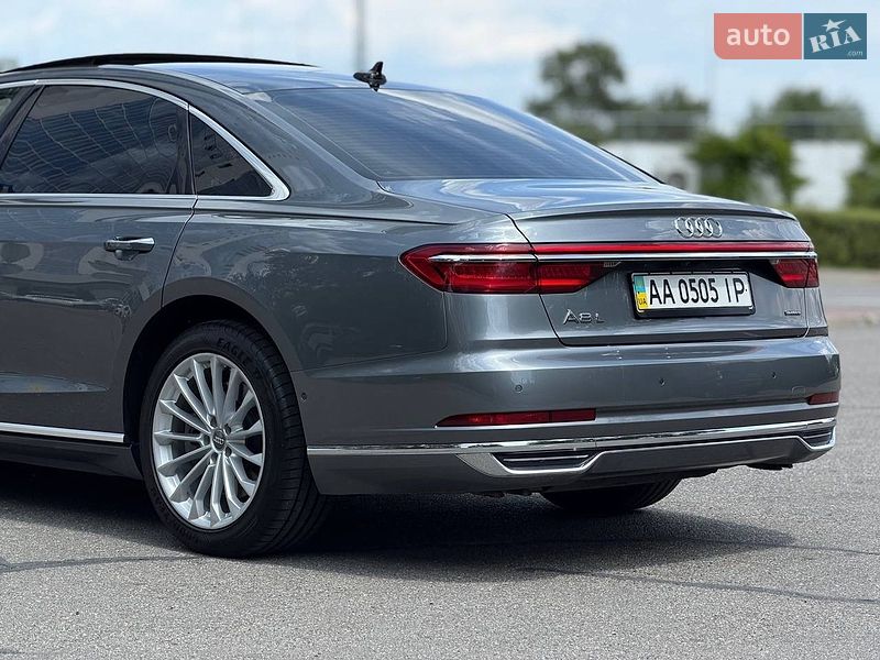 Седан Audi A8 2018 в Киеве