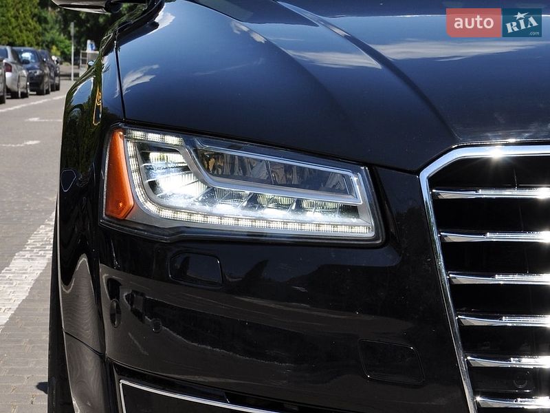 Седан Audi A8 2015 в Одесі