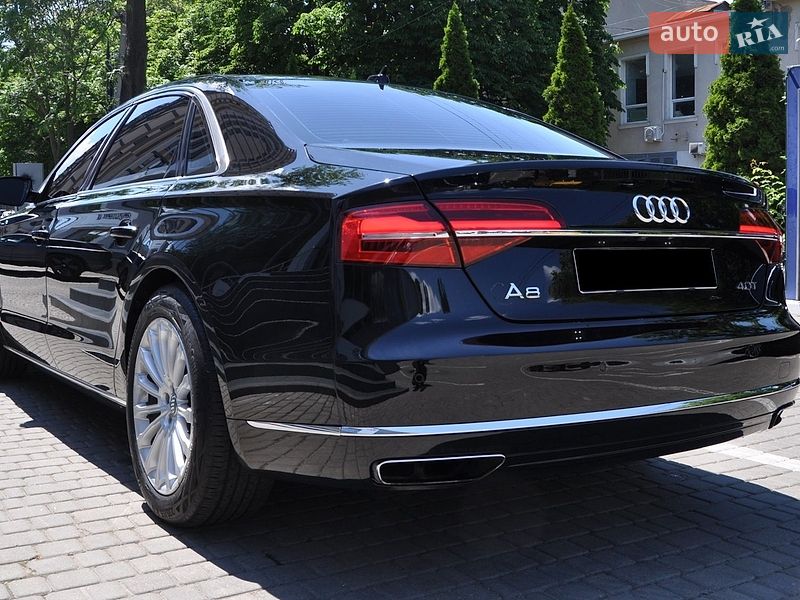 Седан Audi A8 2015 в Одесі