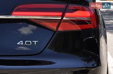 Седан Audi A8 2015 в Одесі