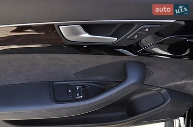 Седан Audi A8 2015 в Одесі