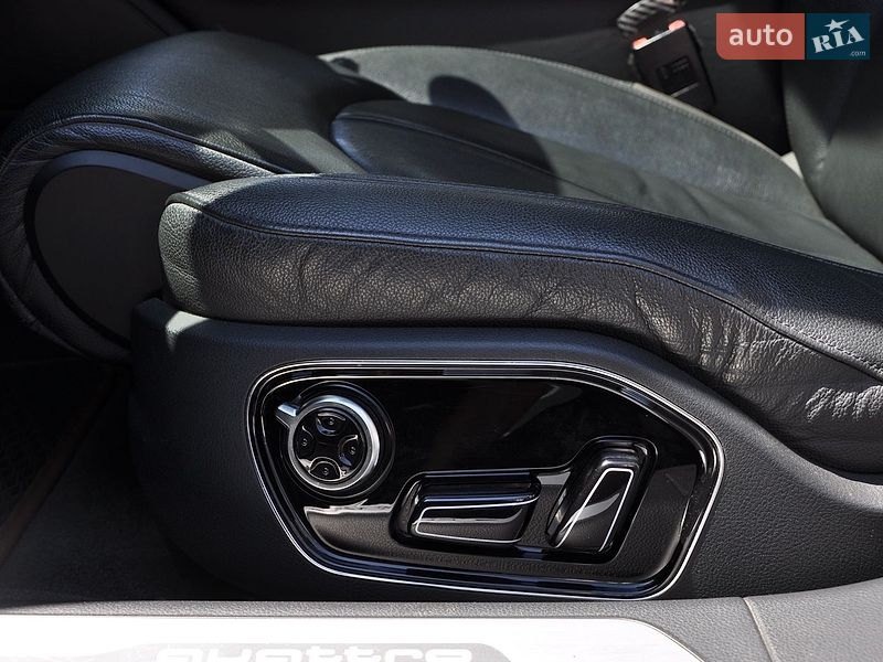 Седан Audi A8 2015 в Одесі