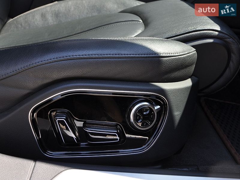 Седан Audi A8 2015 в Одесі