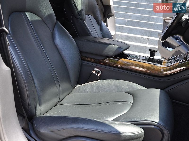 Седан Audi A8 2015 в Одесі