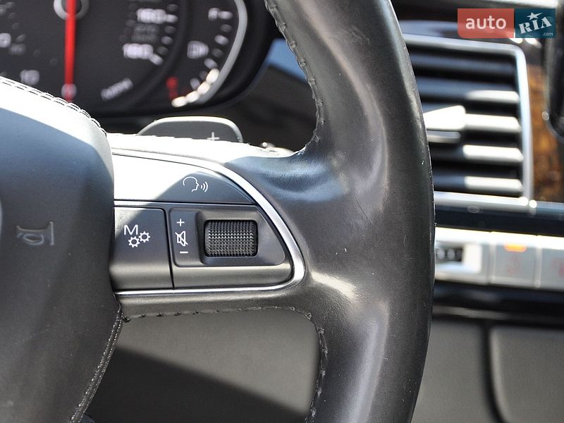 Седан Audi A8 2015 в Одесі
