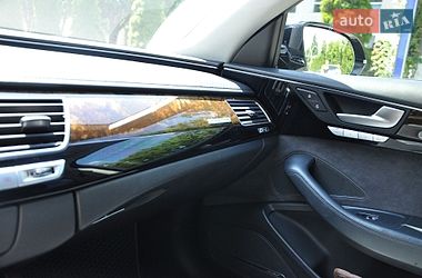 Седан Audi A8 2015 в Одесі
