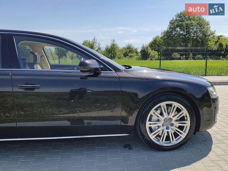 Седан Audi A8 2014 в Львове