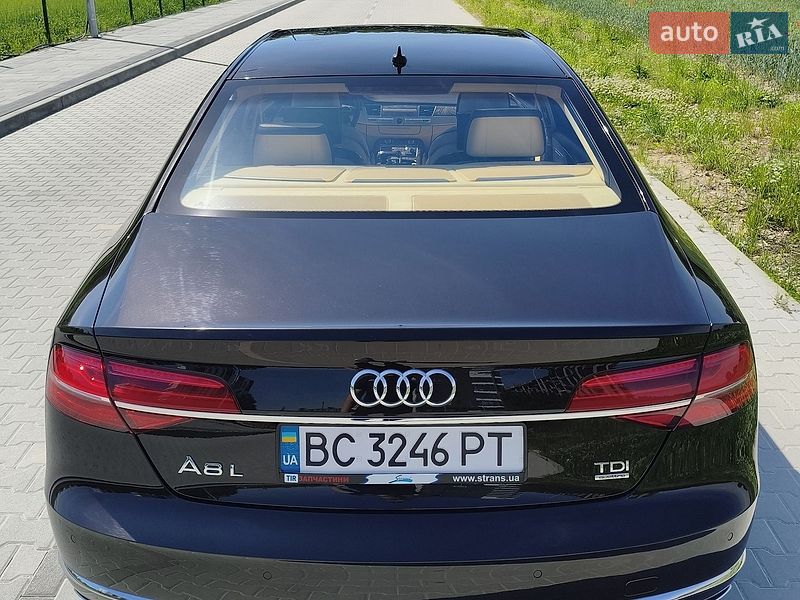 Седан Audi A8 2014 в Львове