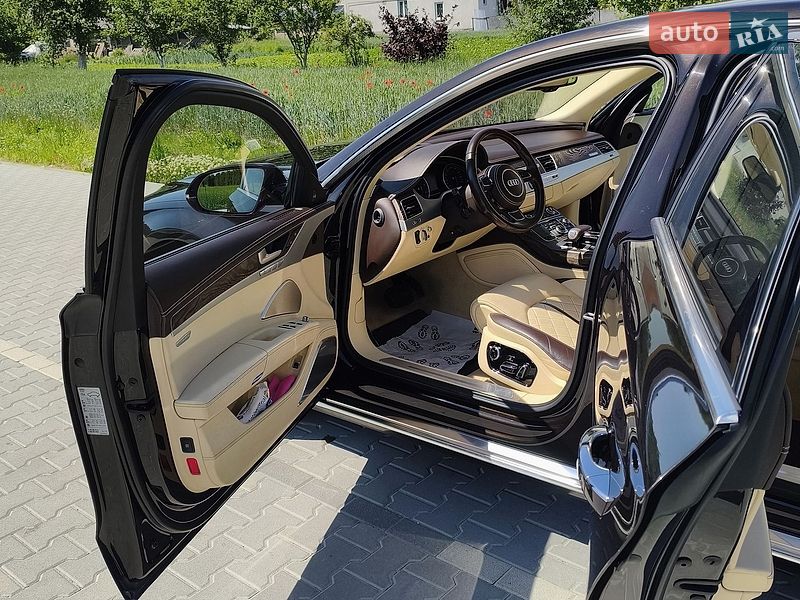 Седан Audi A8 2014 в Львове