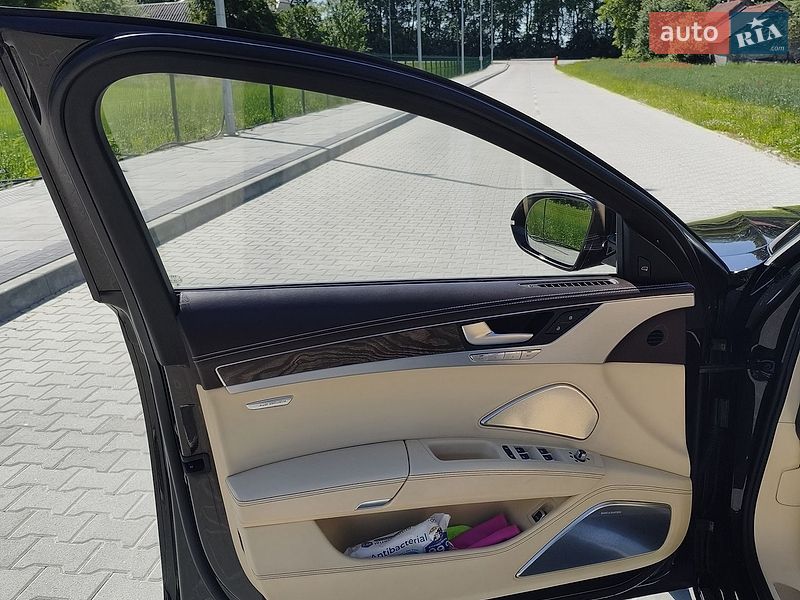 Седан Audi A8 2014 в Львове
