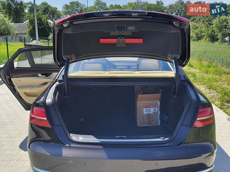 Седан Audi A8 2014 в Львове