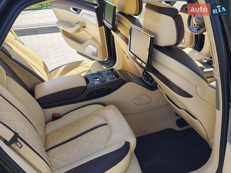 Седан Audi A8 2014 в Львове
