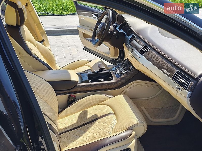 Седан Audi A8 2014 в Львове