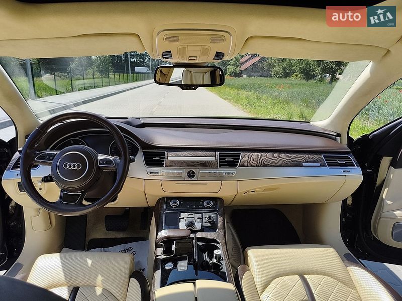 Седан Audi A8 2014 в Львове