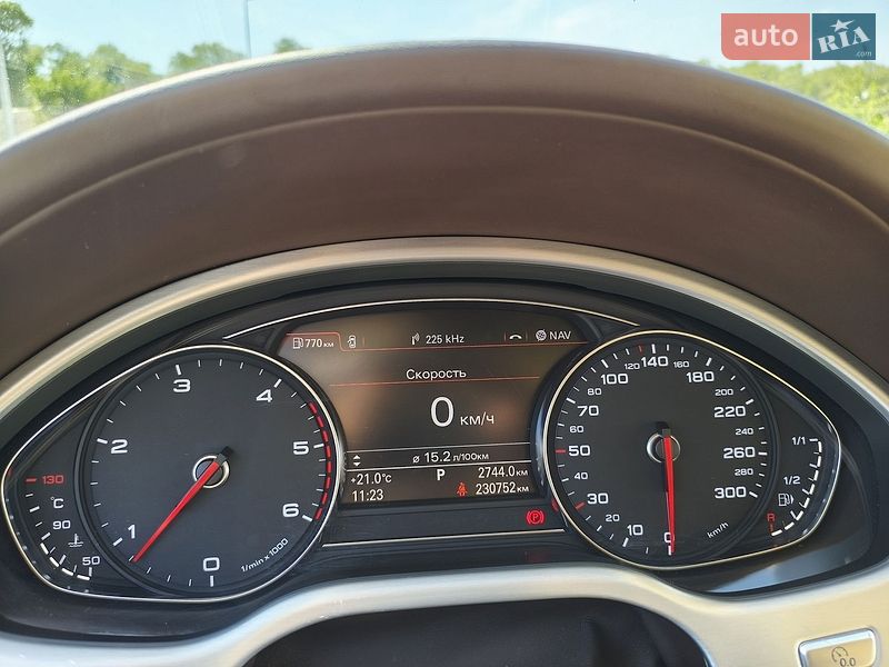 Седан Audi A8 2014 в Львове