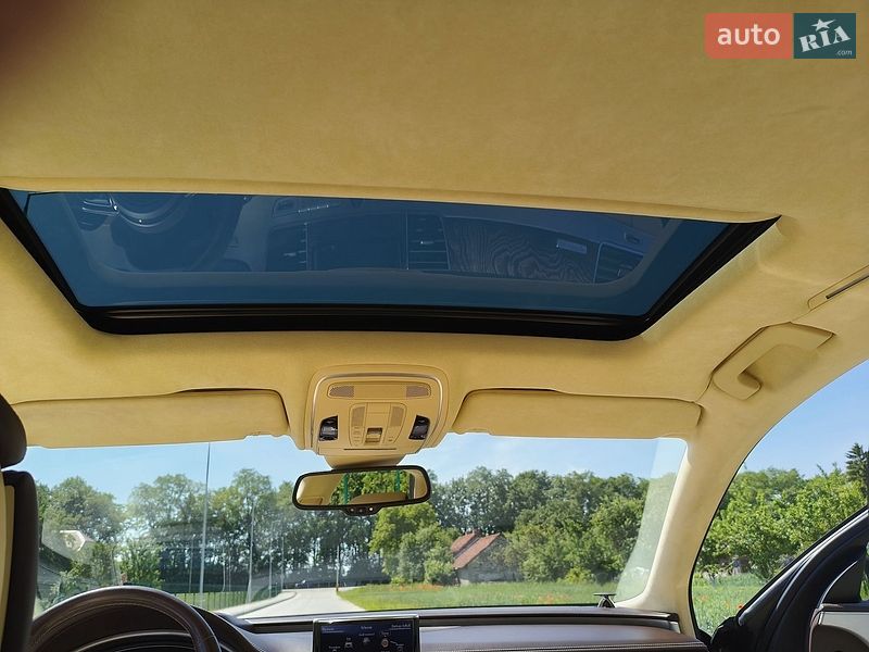 Седан Audi A8 2014 в Львове