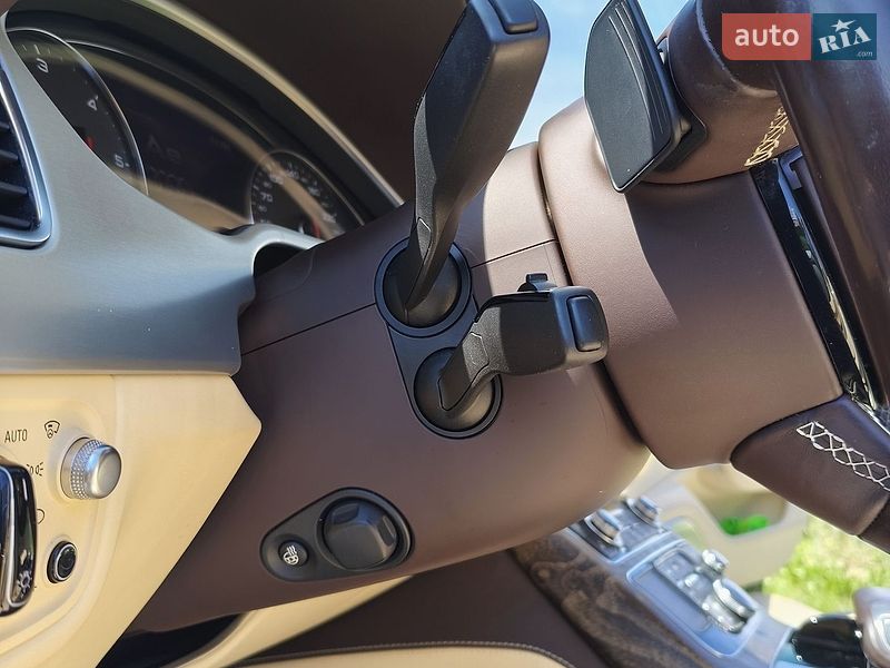 Седан Audi A8 2014 в Львове
