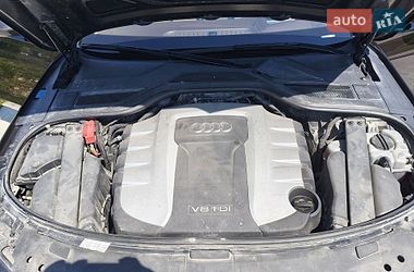 Седан Audi A8 2014 в Львове
