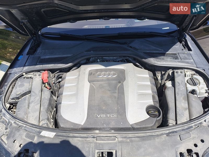 Седан Audi A8 2014 в Львове