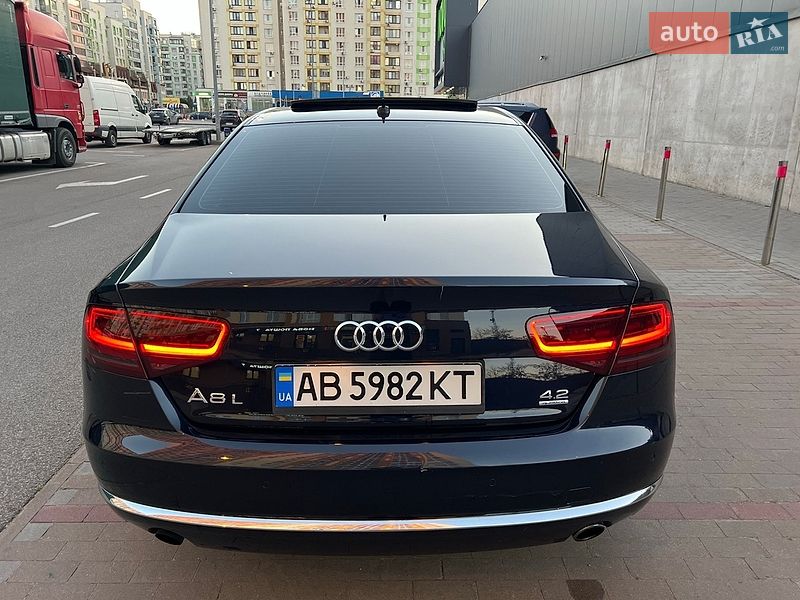 Седан Audi A8 2011 в Вишневом